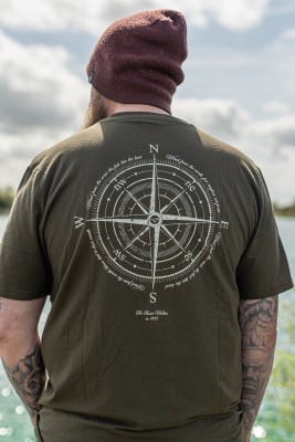 Korda Compass Tee | Dark Olive zöld póló S-M-L-XL-XXL-XXXL - Image 2